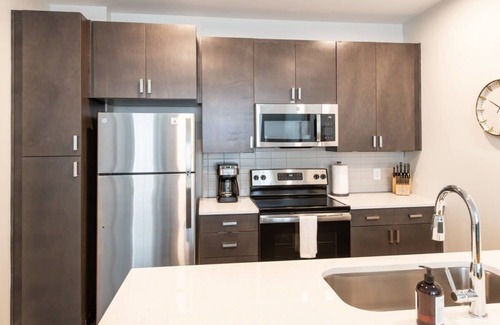Central Business District Apartment | Cozysuites l Dream SDO in Downtown Cincinnati