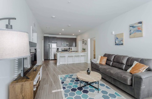 Central Business District Apartment | Cozysuites l Luxe 2BR in Downtown Cincinnati #2