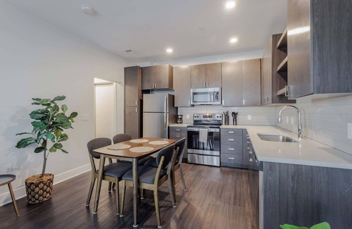 Central Business District Apartment | Cozysuites l Luxe 2BR in Downtown Cincinnati #4