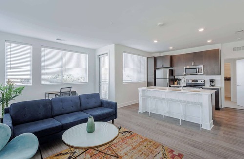Central Business District Apartment | Cozysuites l Luxe 2BR in Downtown Cincinnati #5