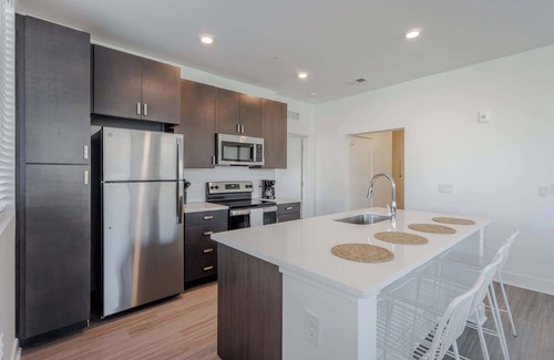 Central Business District Apartment | Cozysuites l Luxe 2BR in Downtown Cincinnati #5