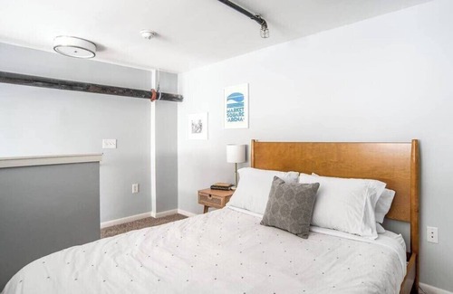 Cole-Noble District Apartment | CozySuites l Trendy 1BR, Monument Circle, Indy