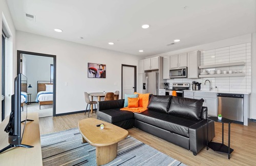 Lockerbie Square Apartment | CozySuites Mass with parking, lounge and roof deck 20