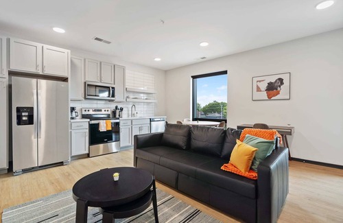 Lockerbie Square Apartment | CozySuites Mass with parking, lounge and roof deck 6