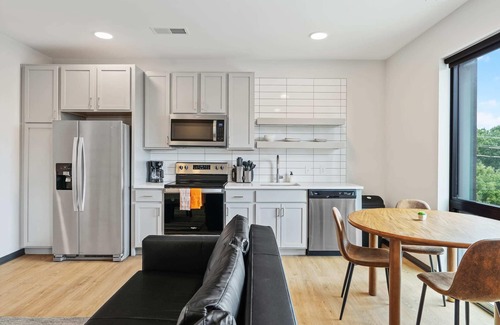 Lockerbie Square Apartment | CozySuites Mass with parking, lounge and roof deck 6