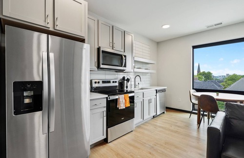 Lockerbie Square Apartment | CozySuites Mass with parking, lounge and roof deck 6