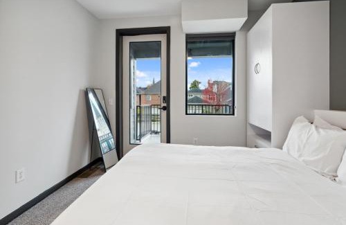 Lockerbie Square Apartment | CozySuites Mass with parking lounge & roof deck #23