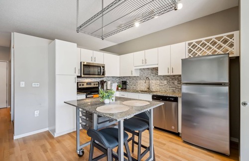 Mill District Apartment | CozySuites Mill District with pool, gym #04