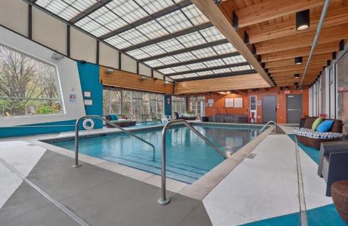 Mill District Apartment | CozySuites Mill District with pool, gym #06
