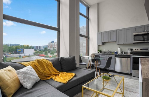 Cultural District Apartment | CozySuites Modern 1BR in Downtown Pitts #5