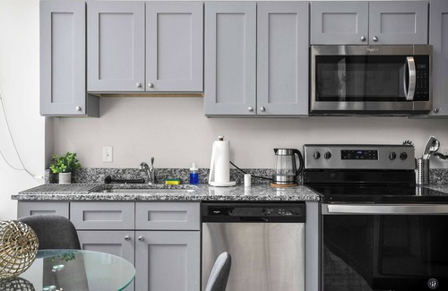 Cultural District Apartment | CozySuites Modern 1BR in Downtown Pitts #5