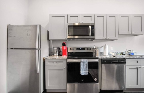 Cultural District Apartment | CozySuites Modern 1BR in Downtown Pitts 9