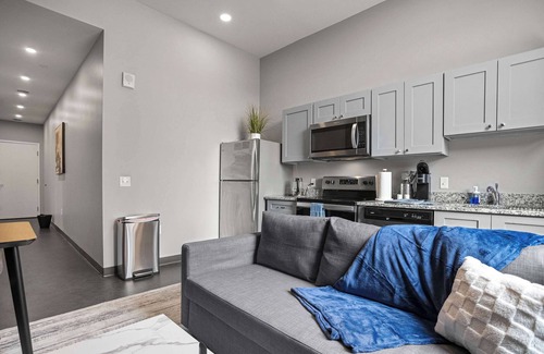 Cultural District Apartment | CozySuites Modern 1BR in Downtown Pitts 10