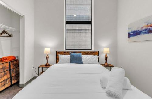 Cultural District Apartment | CozySuites Modern 1BR in Downtown Pitts #20