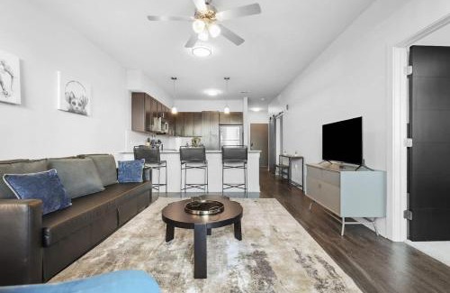 Indianapolis Apartment | CozySuites Modern 2BR Nora Indianapolis #11