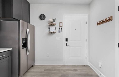 Meridian-Kessler Apartment | CozySuites Modern Studio in Meridian Kessler