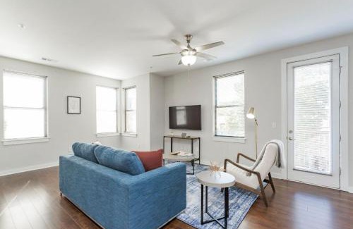 Music Row Apartment | CozySuites Music Row Spacious 2BR free parking 25
