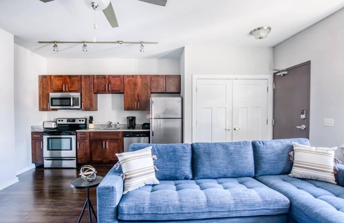 Nashville Apartment | CozySuites Music Row Modern 1BR w/free parking! 02
