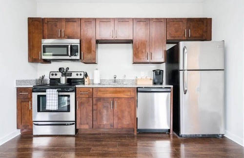 Music Row Apartment | CozySuites Music Row Stunning 2BR with free parking 05
