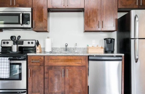 Music Row Apartment | CozySuites Music Row Stunning 2BR with free parking 05