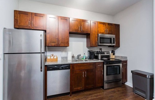 Music Row Apartment | CozySuites Music Row Spacious 1BR free parking 41