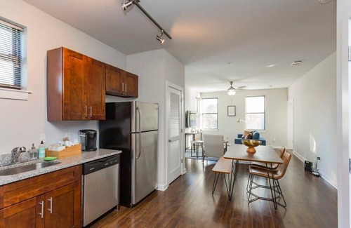 Music Row Apartment | CozySuites Music Row Stylish 2BR free parking 44
