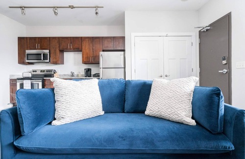 Music Row Apartment | CozySuites Music Row Elegant 1BR with free parking! 51