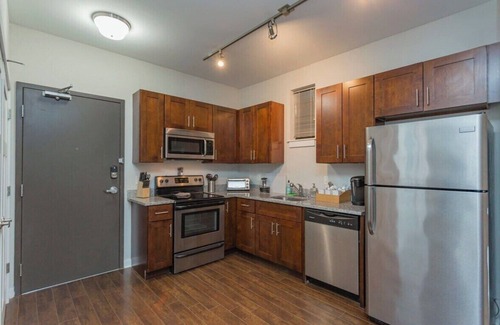 Music Row Apartment | Cozysuites Music Row Stylish 2BR-free parking 14