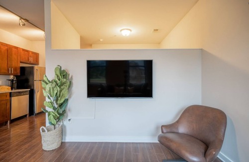 Music Row Apartment | CozySuites MusicRow Astonishing SDO free parking23