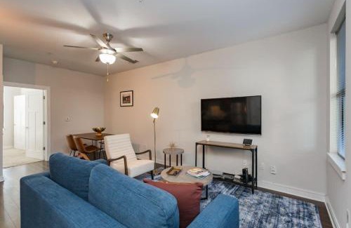 Music Row Apartment | CozySuites MusicRow Alluring 1BR w free parking 43
