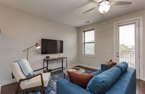Music Row Apartment | CozySuites MusicRow Astonishing Studio with free parking 53