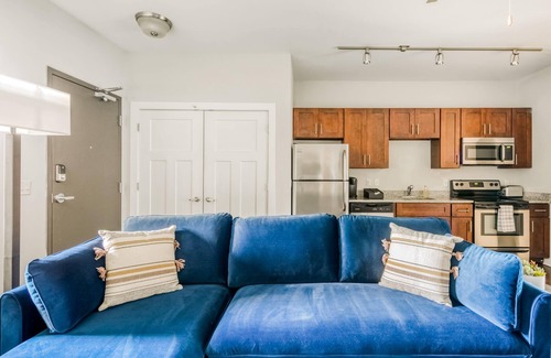 Music Row Apartment | CozySuites MusicRow Classy 1BR with free parking! 61