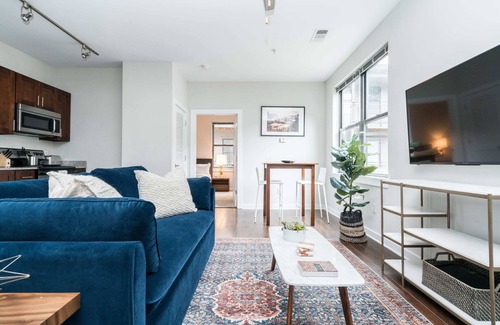 Music Row Apartment | CozySuites MusicRow Spacious 1BR with free parking 45