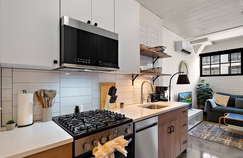 Warehouse District Apartment | CozySuites NLG - Modern studio condo #19
