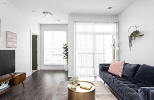 Indianapolis Apartment | CozySuites Nora 3BR near Fashion Mall
