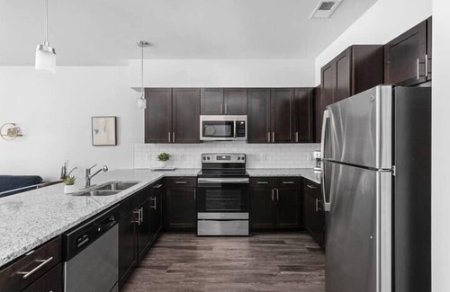 Indianapolis Apartment | CozySuites Nora 3BR near Fashion Mall