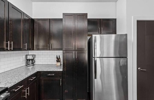 Indianapolis Apartment | CozySuites Nora 3BR near Fashion Mall