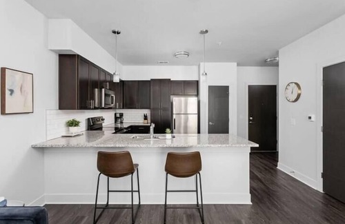 Indianapolis Apartment | CozySuites Nora 3BR near Fashion Mall