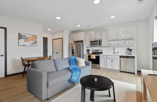 Lockerbie Square Apartment | CozySuites on Mass with garage parking #8