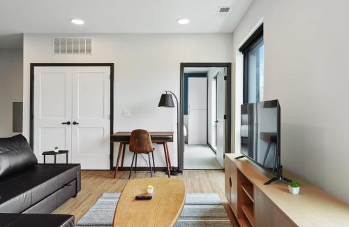 Lockerbie Square Apartment | CozySuites on Mass with garage parking #10