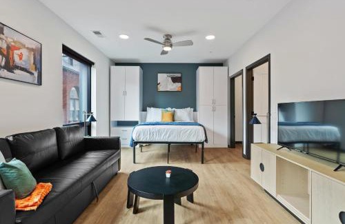 Lockerbie Square Apartment | CozySuites on Mass with garage parking #18