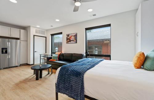 Lockerbie Square Apartment | CozySuites on Mass with garage parking #18