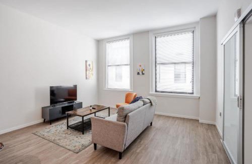 Downtown Cincinnati Apartment | CozySuites Sky Central #4
