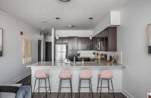 Indianapolis Apartment | CozySuites Stunning 4BR next to Whole Foods