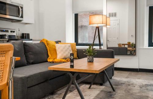 Cultural District Apartment | CozySuites Stunning 1BR in Downtown Pitts #8