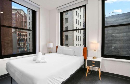 Cultural District Apartment | CozySuites Stunning 1BR in Downtown Pitts 35