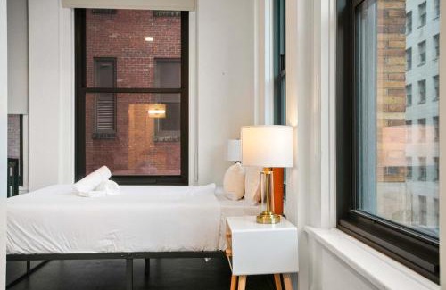 Cultural District Apartment | CozySuites Stunning 1BR in Downtown Pitts 35