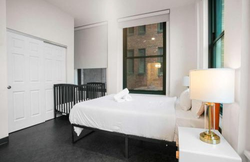 Cultural District Apartment | CozySuites Stunning 1BR in Downtown Pitts 35