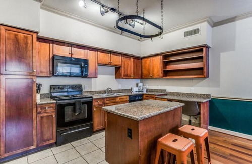 McNeil Apartment | CozySuites Stunning 1BR Condo in Mountain Resort
