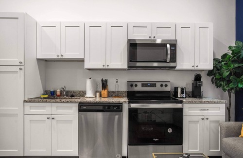 Cultural District Apartment | CozySuites Stunning 1BR in Downtown Pitts #6